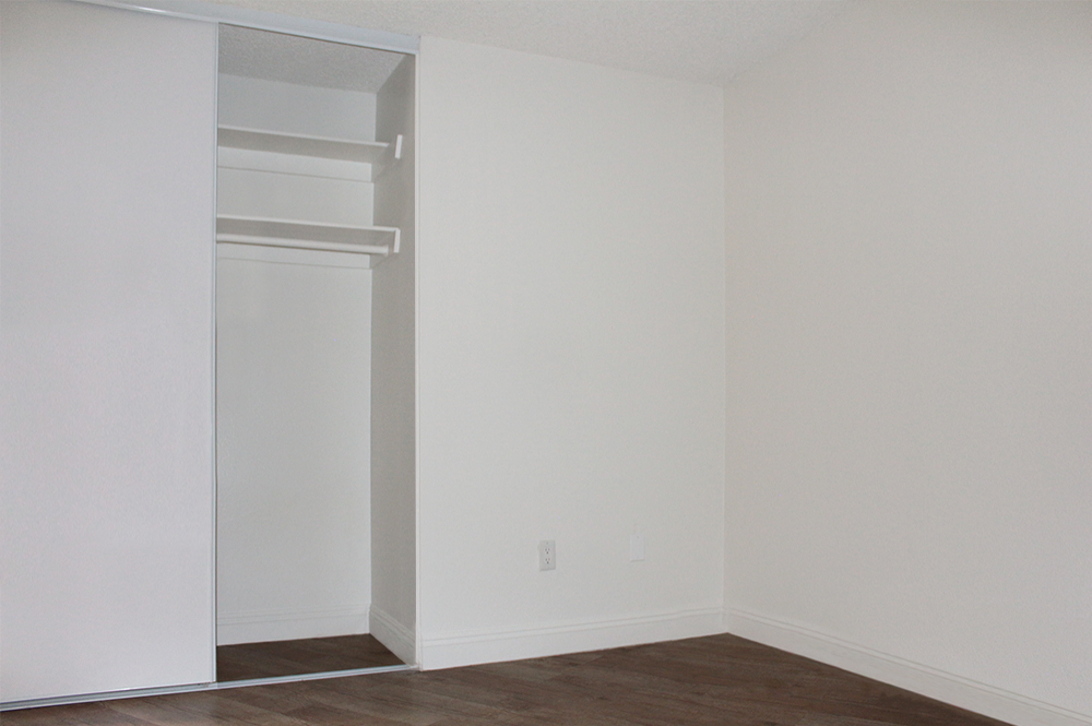 This 2 bed 1 bath 6 photo can be viewed in person at the Mountain Shadows Apartments, so make a reservation and stop in today.
